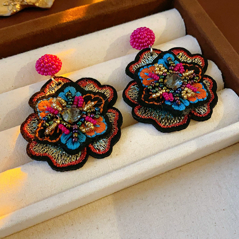 Orecchini da donna in tessuto ricamato a forma di cuore e farfalla in stile vintage con intarsio di strass