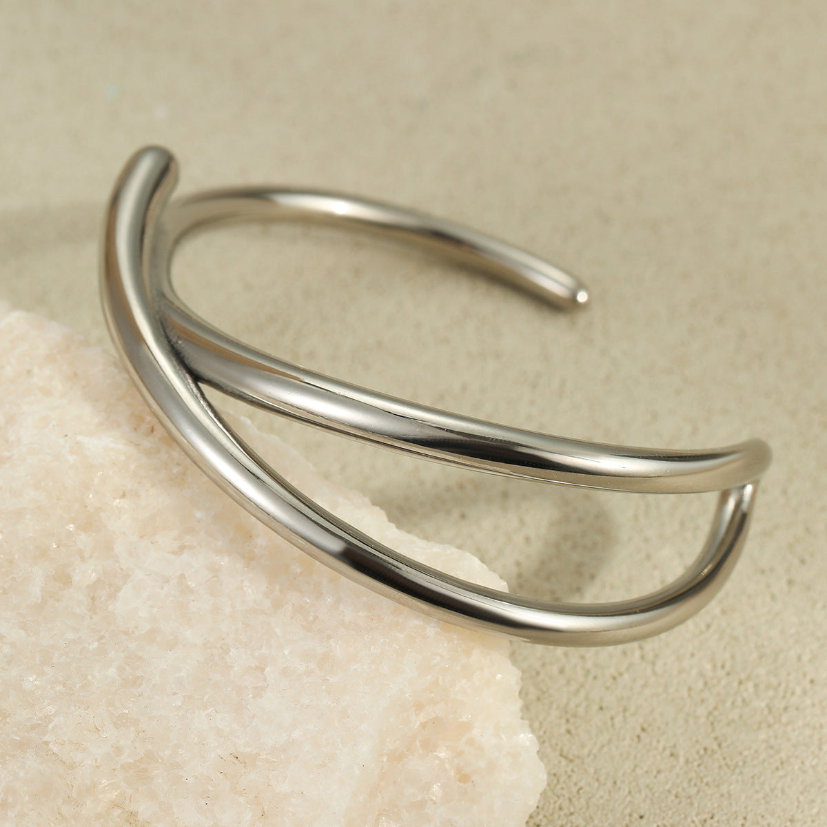 Fashionable Geometric Stainless Steel Bracelet with Plated Finish for Women