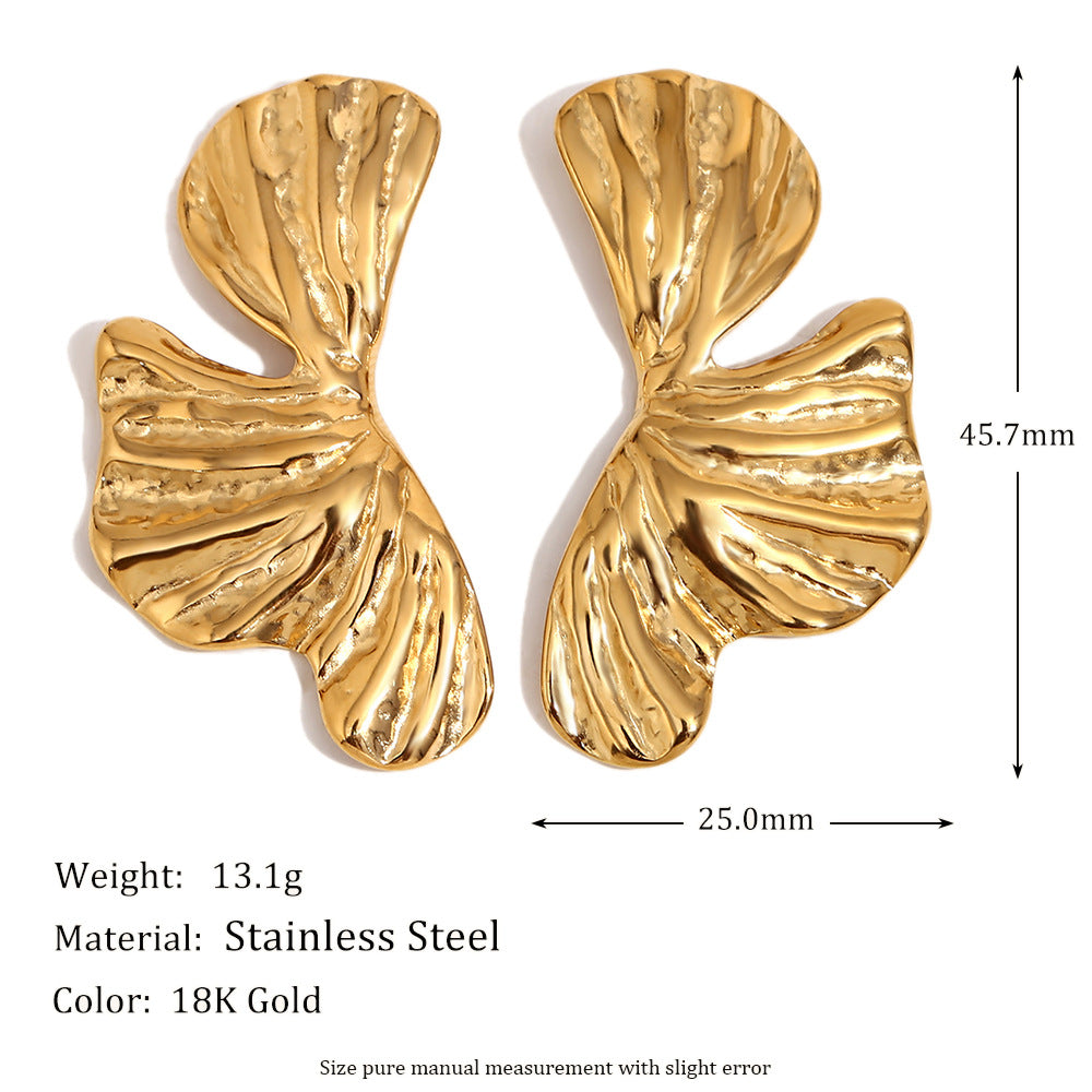 Orecchini minimalisti geometrici da donna in acciaio inossidabile placcato oro 18K con design a petalo plissettato irregolare