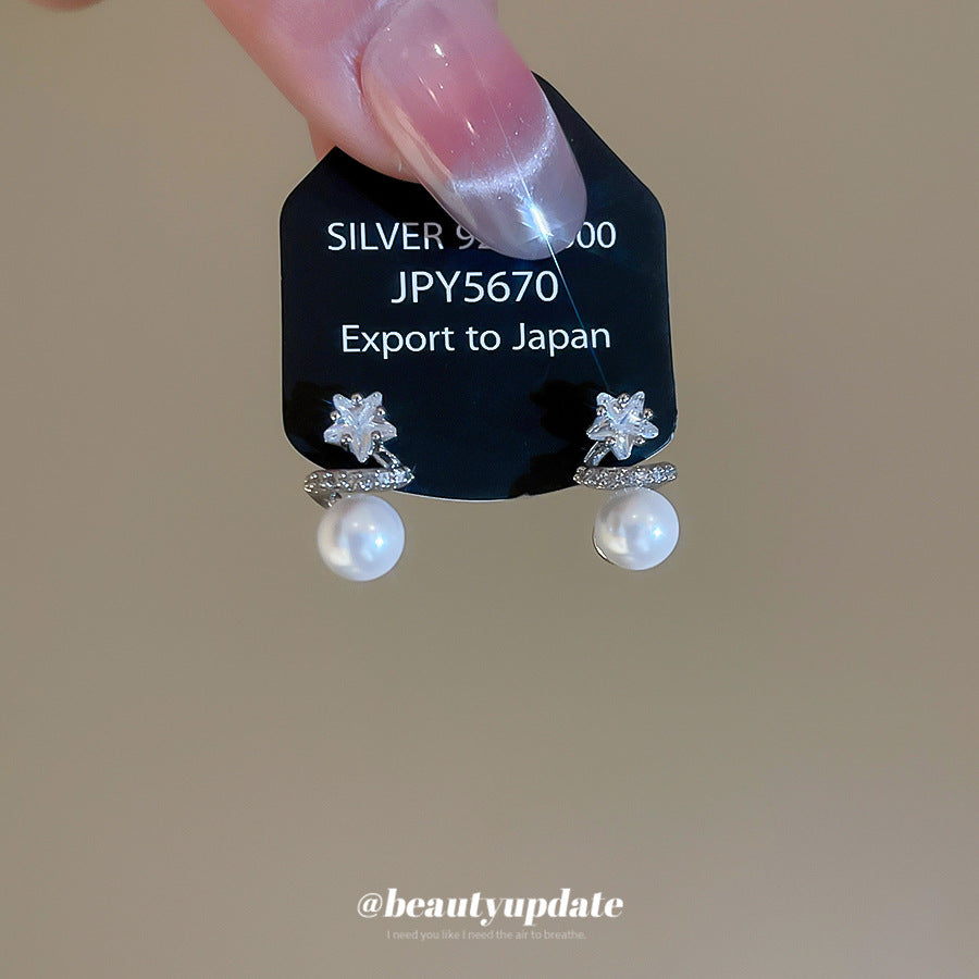 Orecchini a lobo da donna a forma di stella minimalisti ed eleganti con perle e intarsio in zircone