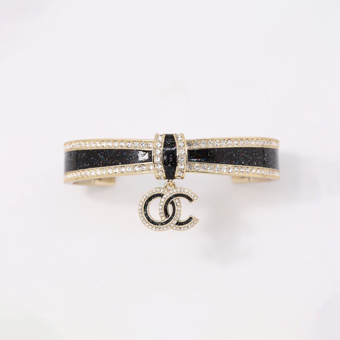 Elegante set di collana e orecchini in ottone placcato oro con fiocco smaltato da donna