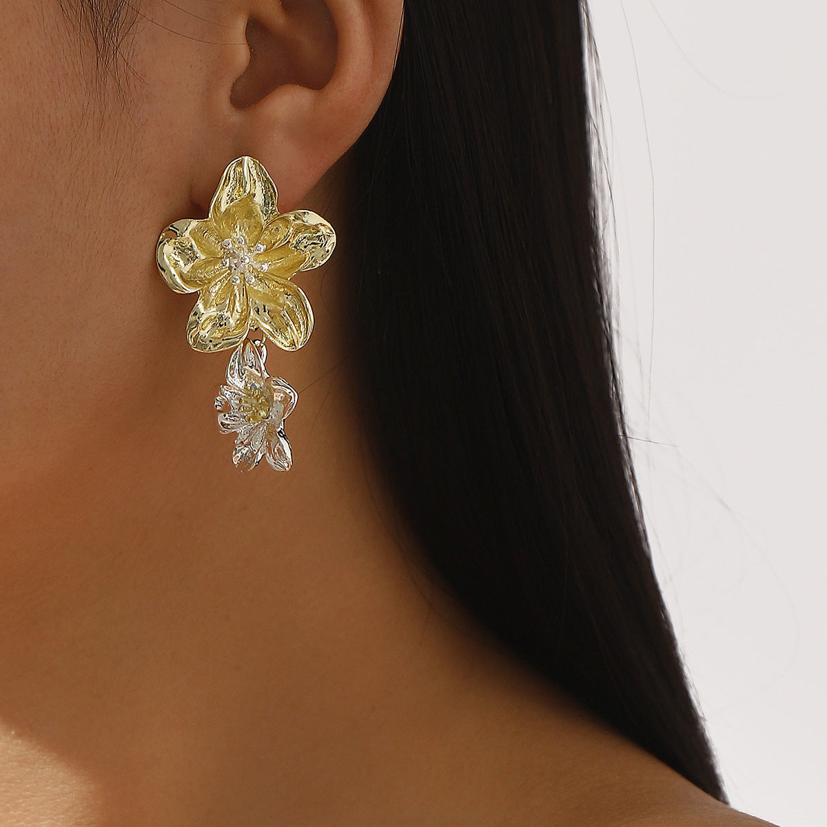 Pendientes de aleación con diseño floral geométrico de inspiración vintage y acabado chapado para mujer