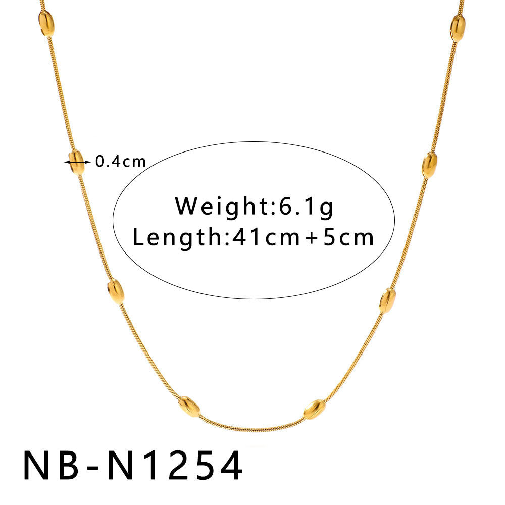 Collana con pendente geometrico minimalista da donna con design a intaglio, catena in acciaio inossidabile e finitura placcata sottovuoto in oro 18 carati