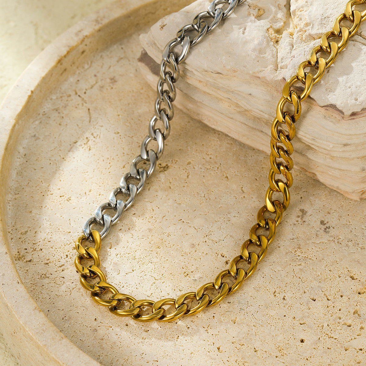 Elegante Collana Cuban Link per Uomini e Donne in Acciaio Inossidabile con Finitura Galvanica, Ipoallergenica e Resistente allo Sbiadimento
