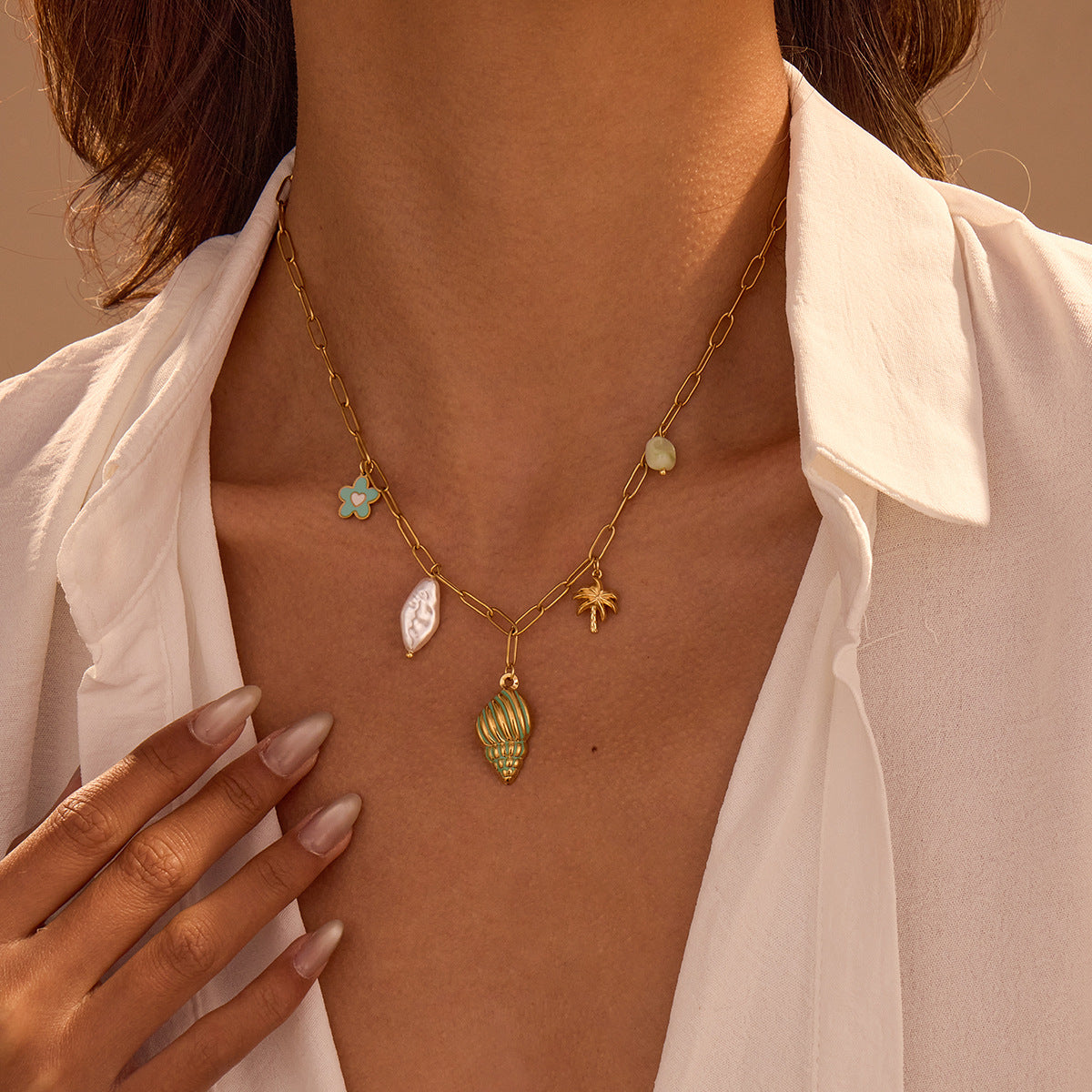 Collana con ciondolo a tema oceano, con conchiglia e stella marina, alla moda per l'estate, in acciaio inossidabile con finitura placcata per donna