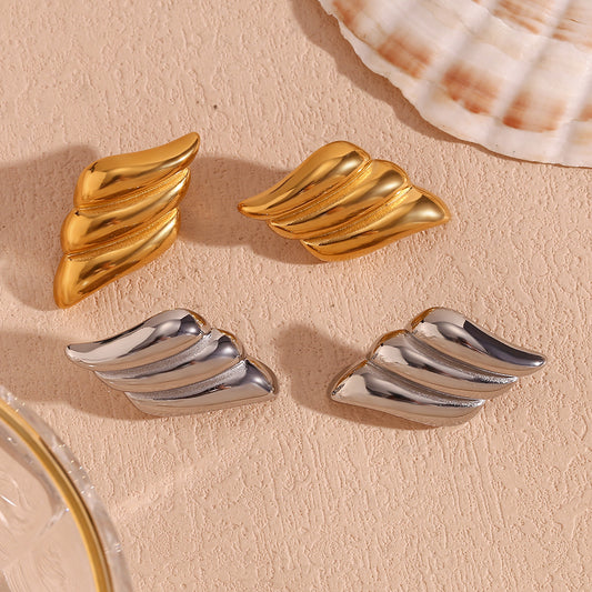 Orecchini a perno da donna a tre livelli in acciaio inossidabile placcato oro 18K con design geometrico a forma di ala
