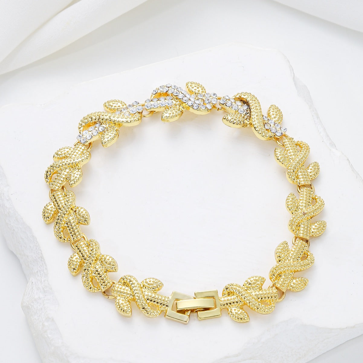 Minimalist Leaf and Diamond-Shaped Rhinestone-Encrusted Zinc Alloy Bracelet for Women and Men