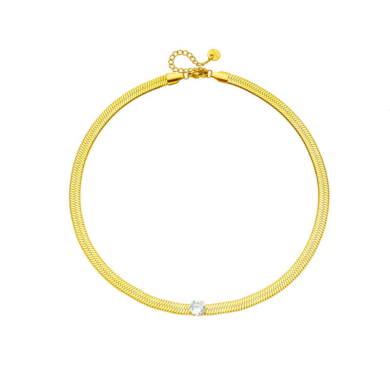 Collana Minimalista Geometrica in Acciaio al Titanio con Intarsio di Strass e Finitura Placcata su Catena Snake da Donna