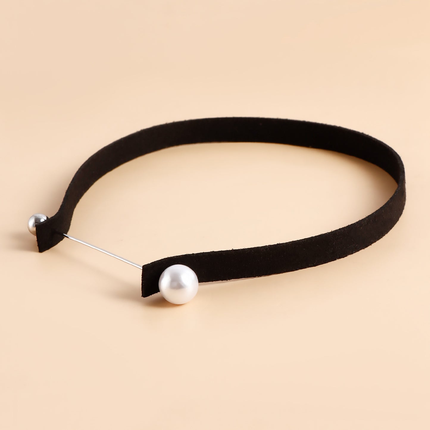 Minimalist Geometric Shaped Electroplated Metal Clavicle Necklace with Imitation Pearl Accent
