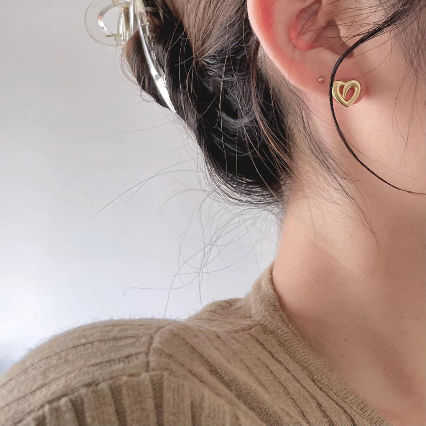 Minimalist Heart-Shaped 925 Sterling Silver Stud Earrings with Pearl Inlay for Women