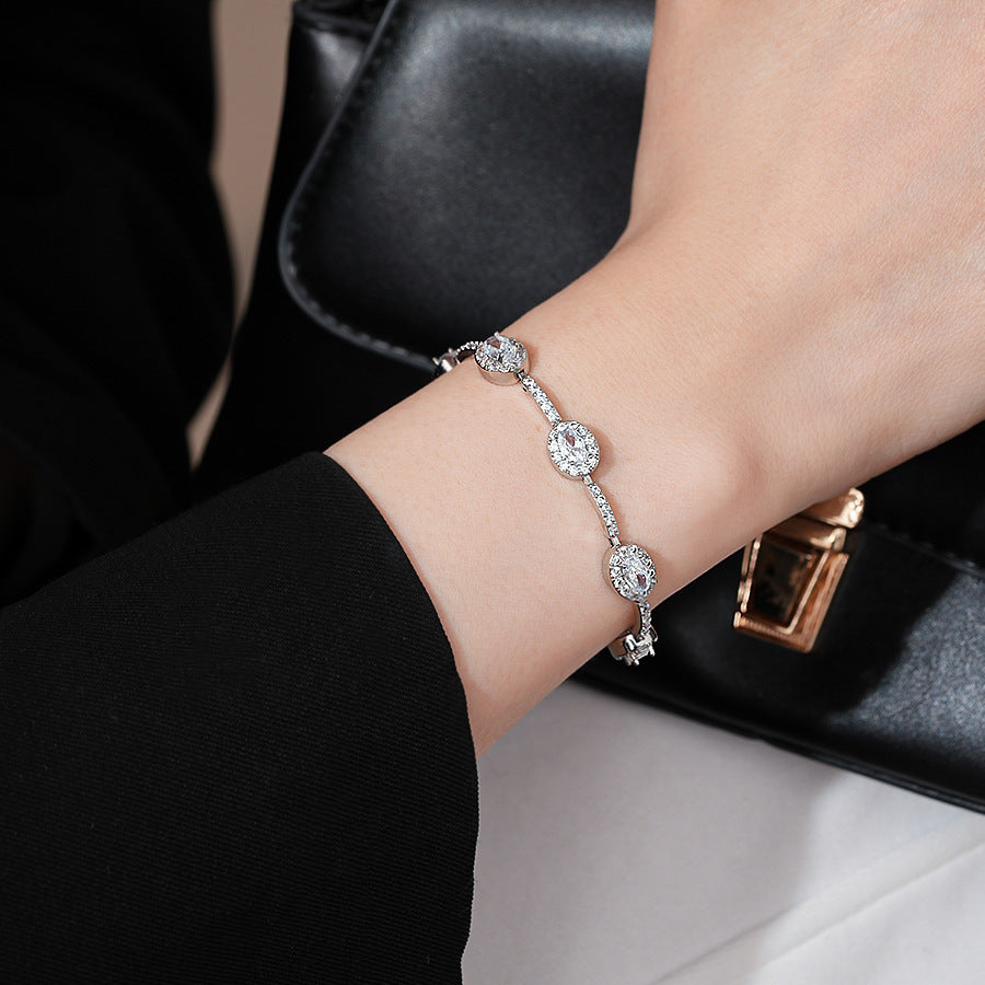 Elegant Heart-Shaped Gold-Plated Zirconia Bracelet for Women with Delicate Luxury Aesthetic