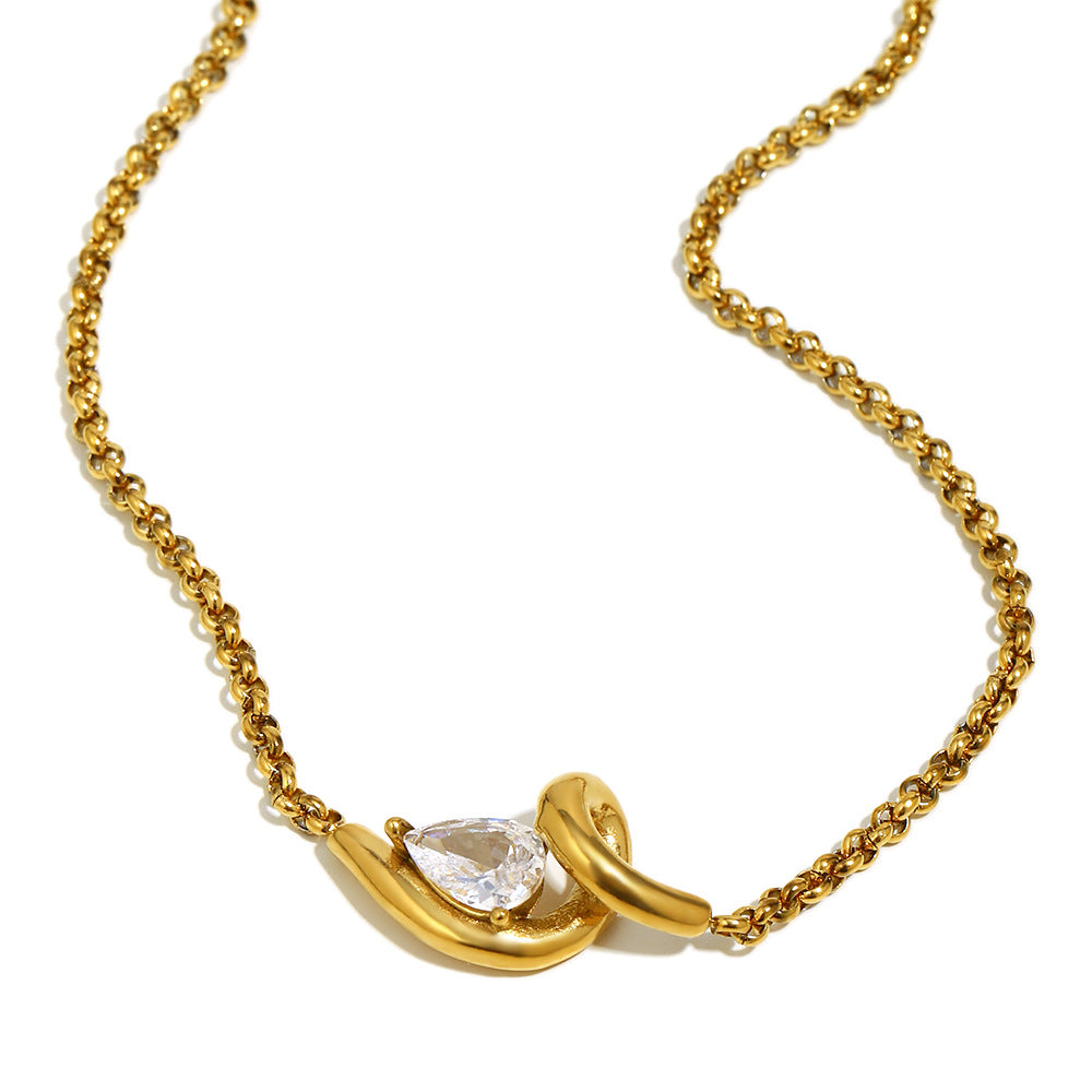Collana con Pendente a Goccia Minimalista in Acciaio Inox con Placcatura in Oro 18K, Accenti di Zirconi e Perle Rotonde su Catena Standard