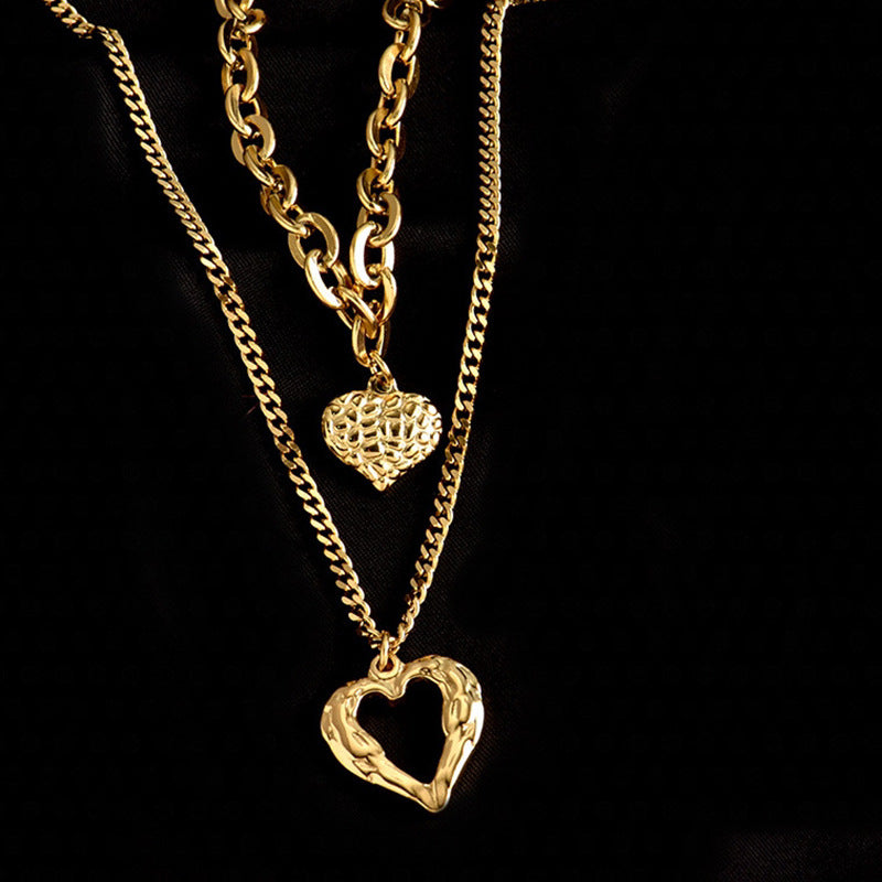 Collana Vintage Minimalista con Ciondolo a Cuore Geometrico Vuoto in Acciaio al Titanio con Finitura Placcata e Design a Catena Multistrato