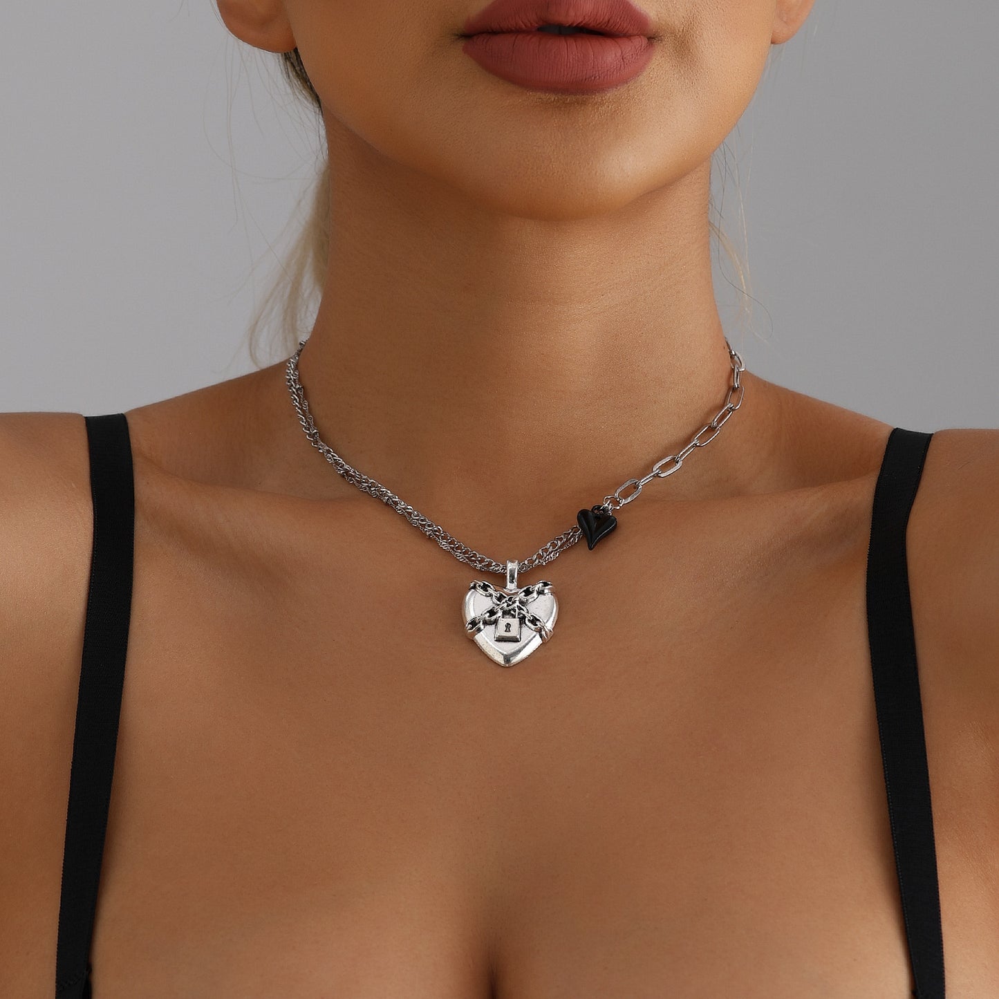 Sweet and Edgy Heart-Shaped Alloy Pendant Necklace with Geometric Accents, Gold-Plated Clavicle Chain for Women