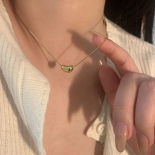 Bonito collar de acero de titanio chapado con forma de corazón minimalista para mujer con cadena tipo box y diseño corto a la altura de la clavícula