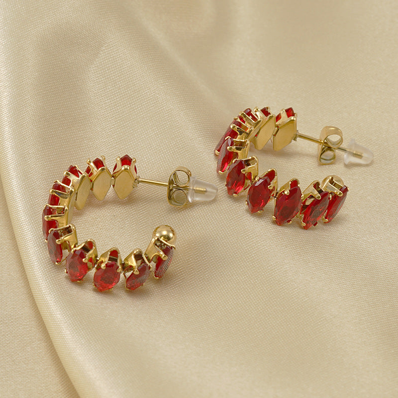 Orecchini a perno da donna alla moda geometrici in acciaio al titanio placcato oro 18K con zirconi