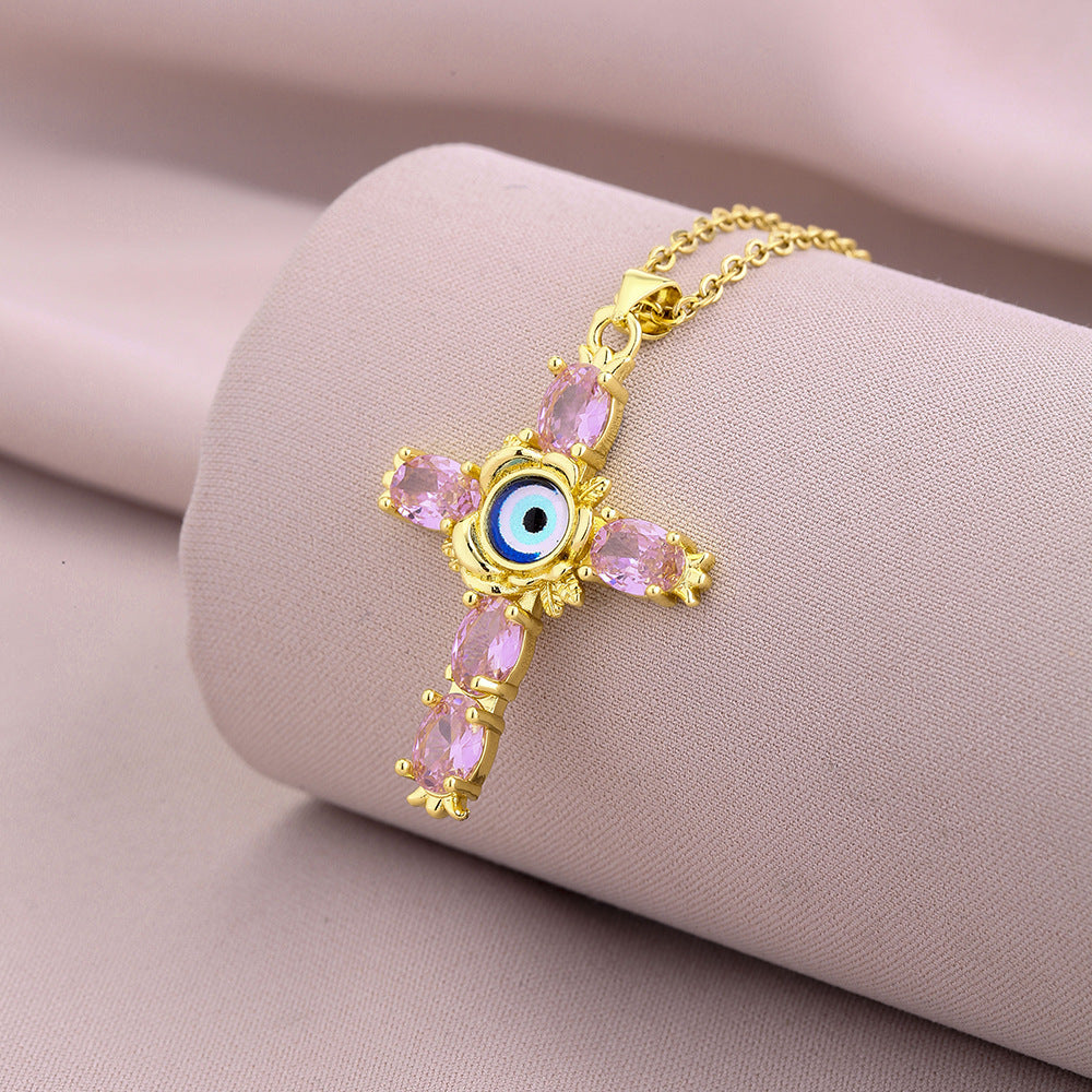Collana pendente a croce minimalista da donna in rame con placcatura in oro e cristalli di zircone colorati su catena piatta a croce