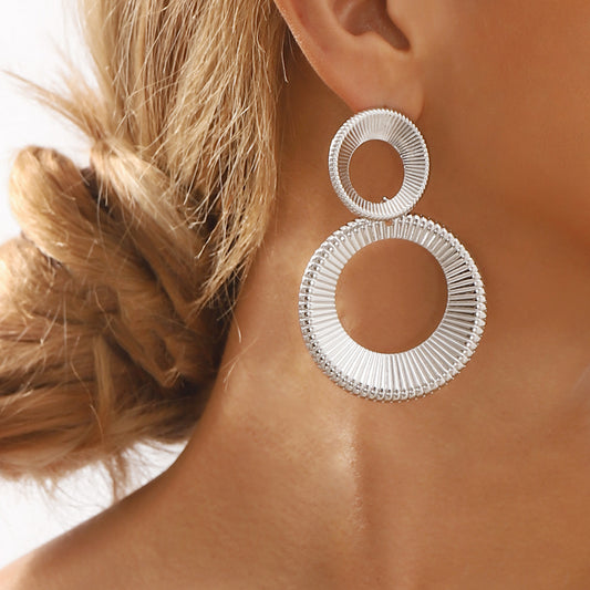 Orecchini a perno da donna geometrici a cerchio, retrò e minimalisti, con finitura galvanizzata