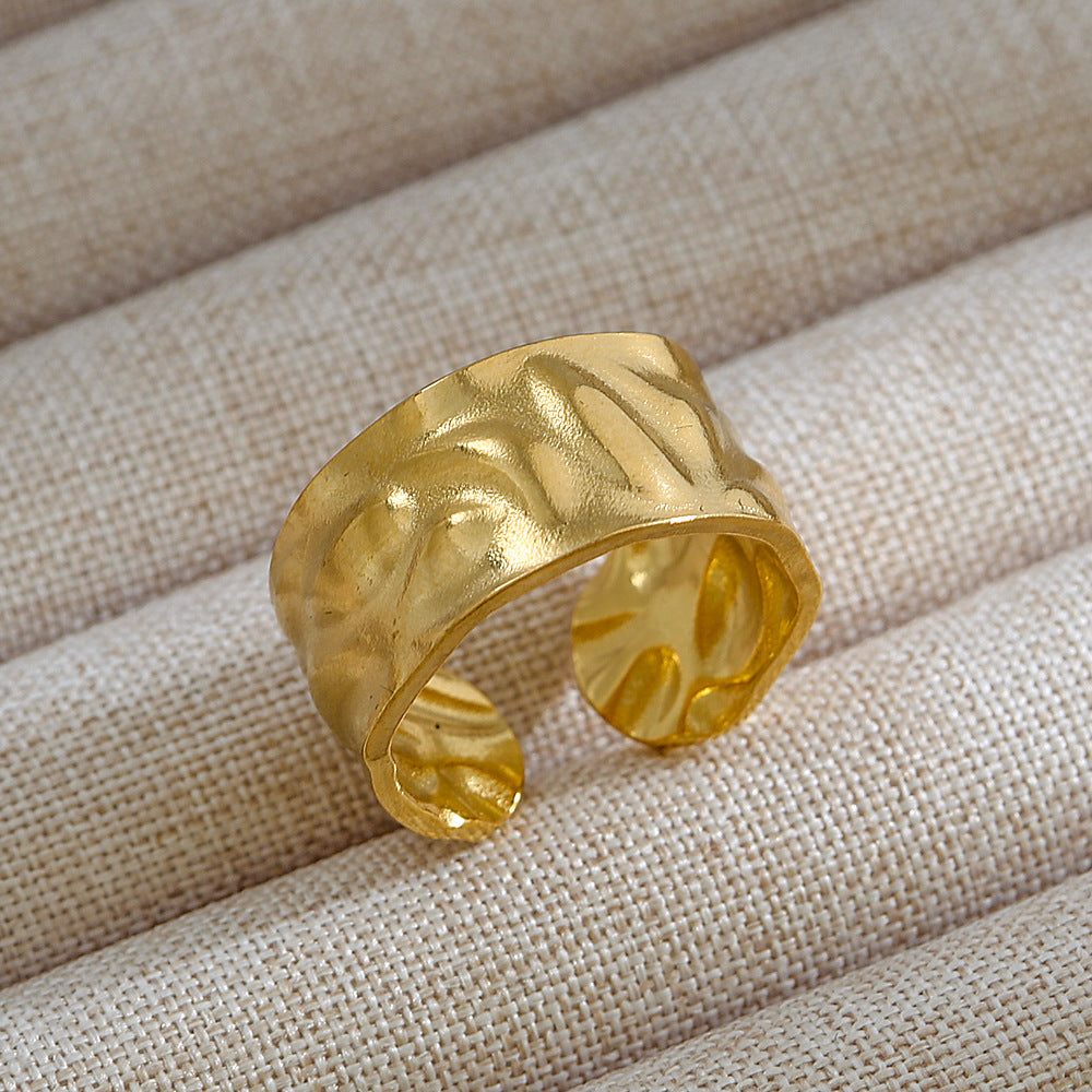 Anillo de acero de titanio con forma de U, estilo punk, chapado en oro de 18 quilates y detalles de microincrustaciones de piedra de lava ovalada