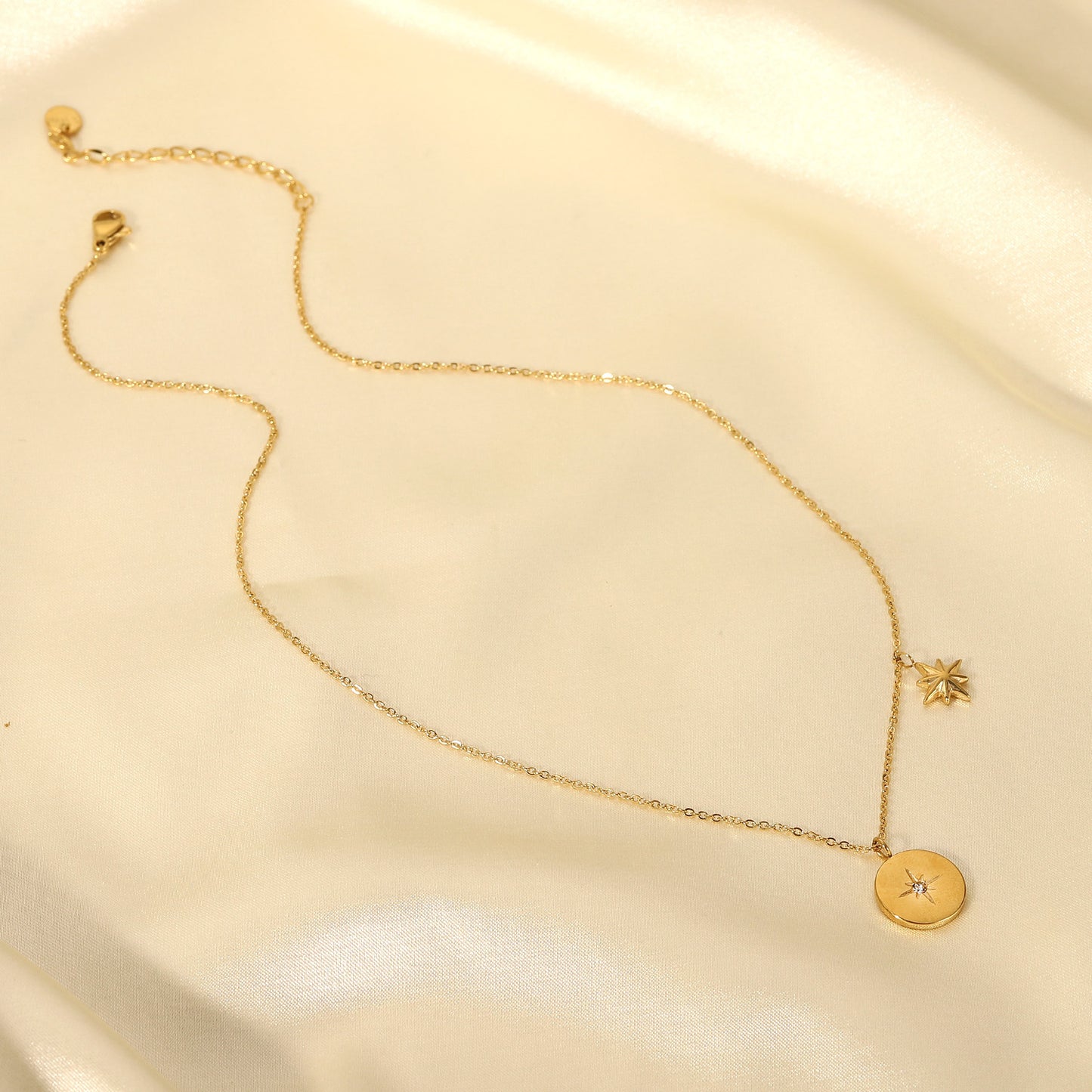 Collar con colgante de estrella de ocho puntas de acero inoxidable chapado en oro de 18 quilates de moda con circonitas para mujer