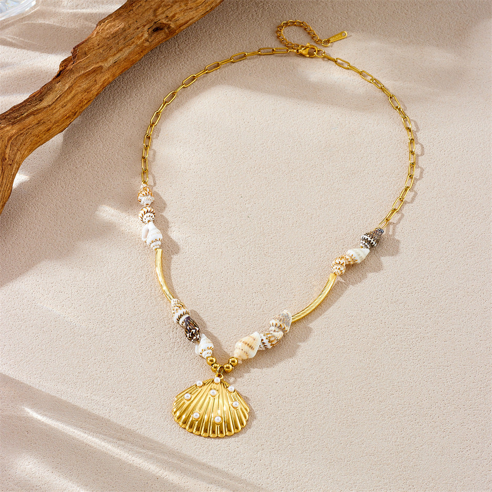 Collana con ciondolo a conchiglia in acciaio inossidabile da donna stile retrò tropicale con finitura placcata e catena a scatola