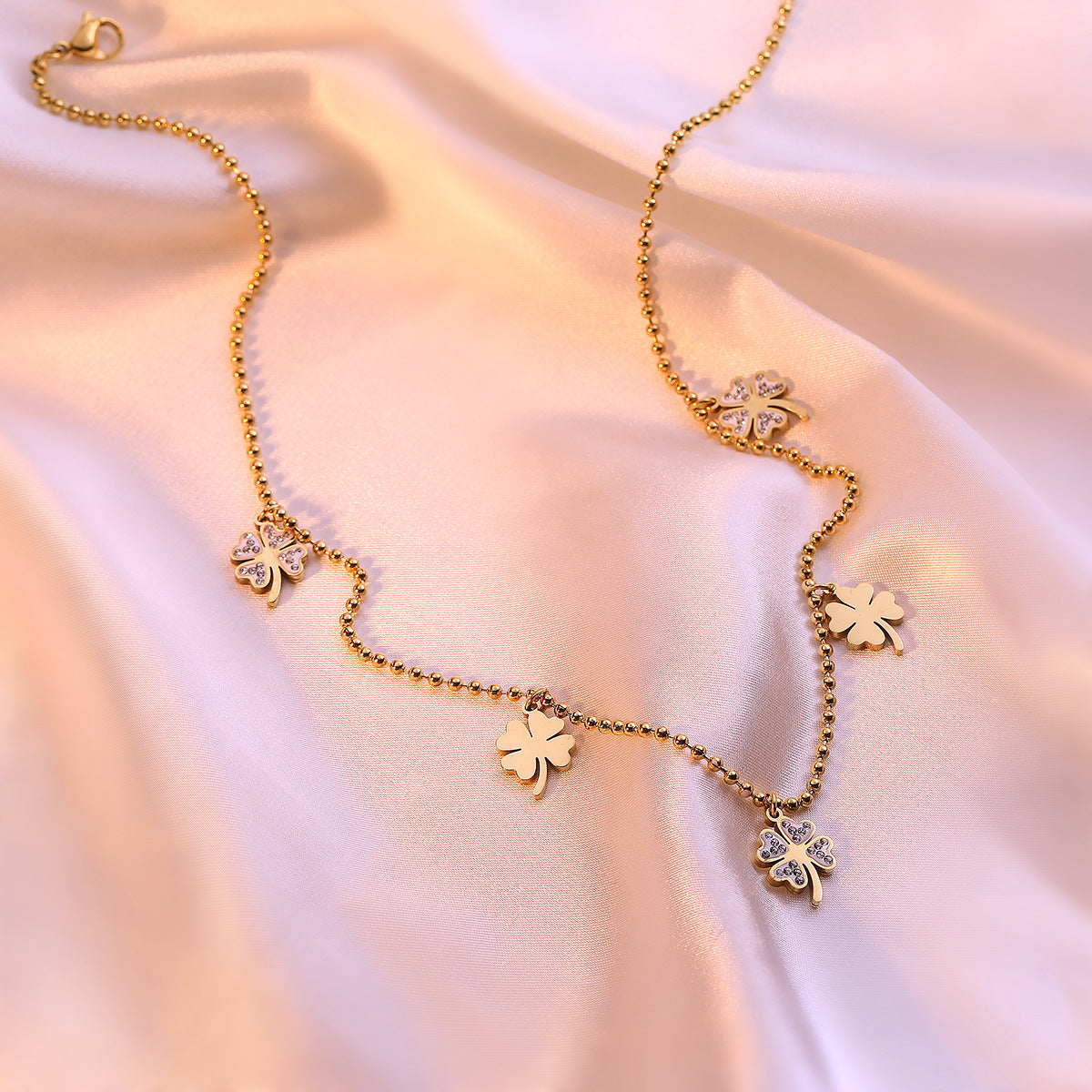 Collana con Pendente Geometrico Minimalista da Donna in Acciaio al Titanio con Placcatura in Oro e Intarsio di Zirconi