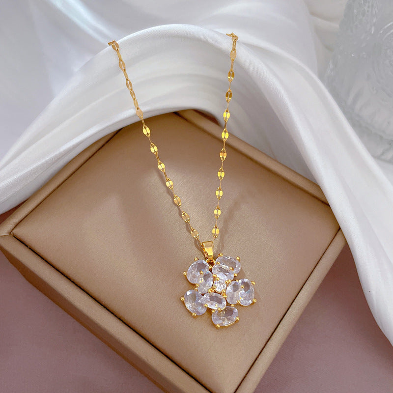 Collar Colgante Minimalista Floral Geométrico de Acero Titanio con Incrustaciones de Pedrería para Mujeres y Hombres