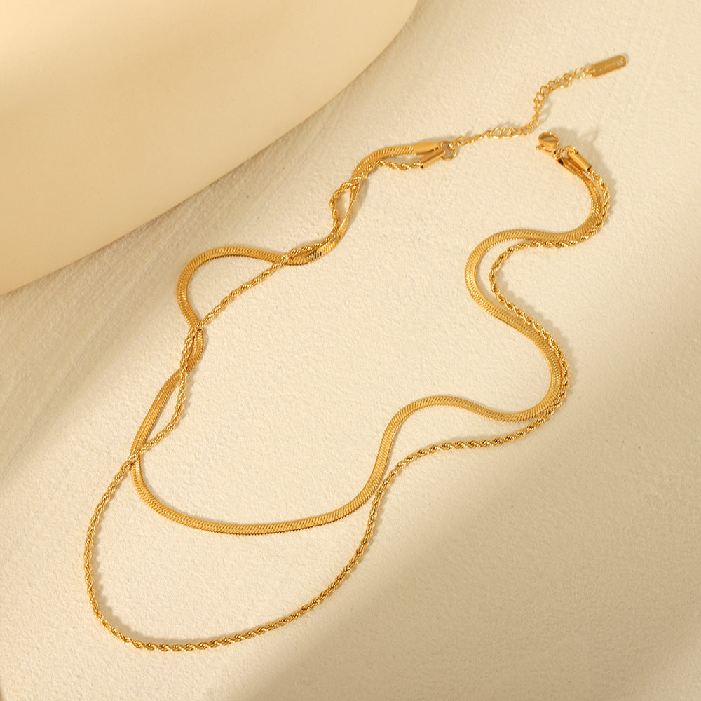 Collana a catena attorcigliata minimalista geometrica in acciaio inossidabile con placcatura sottovuoto da donna