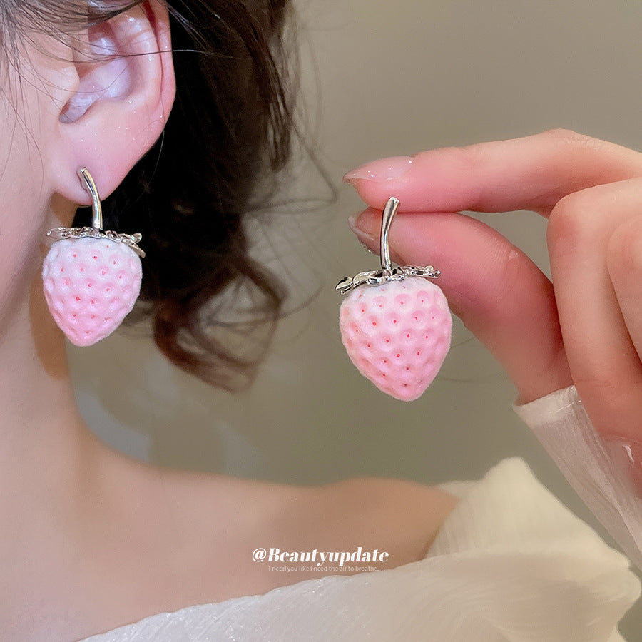 Elegante Conjunto de Pendientes de Resina con Forma de Fresa y Collar de Clavícula con Acabado Chapado para Mujer