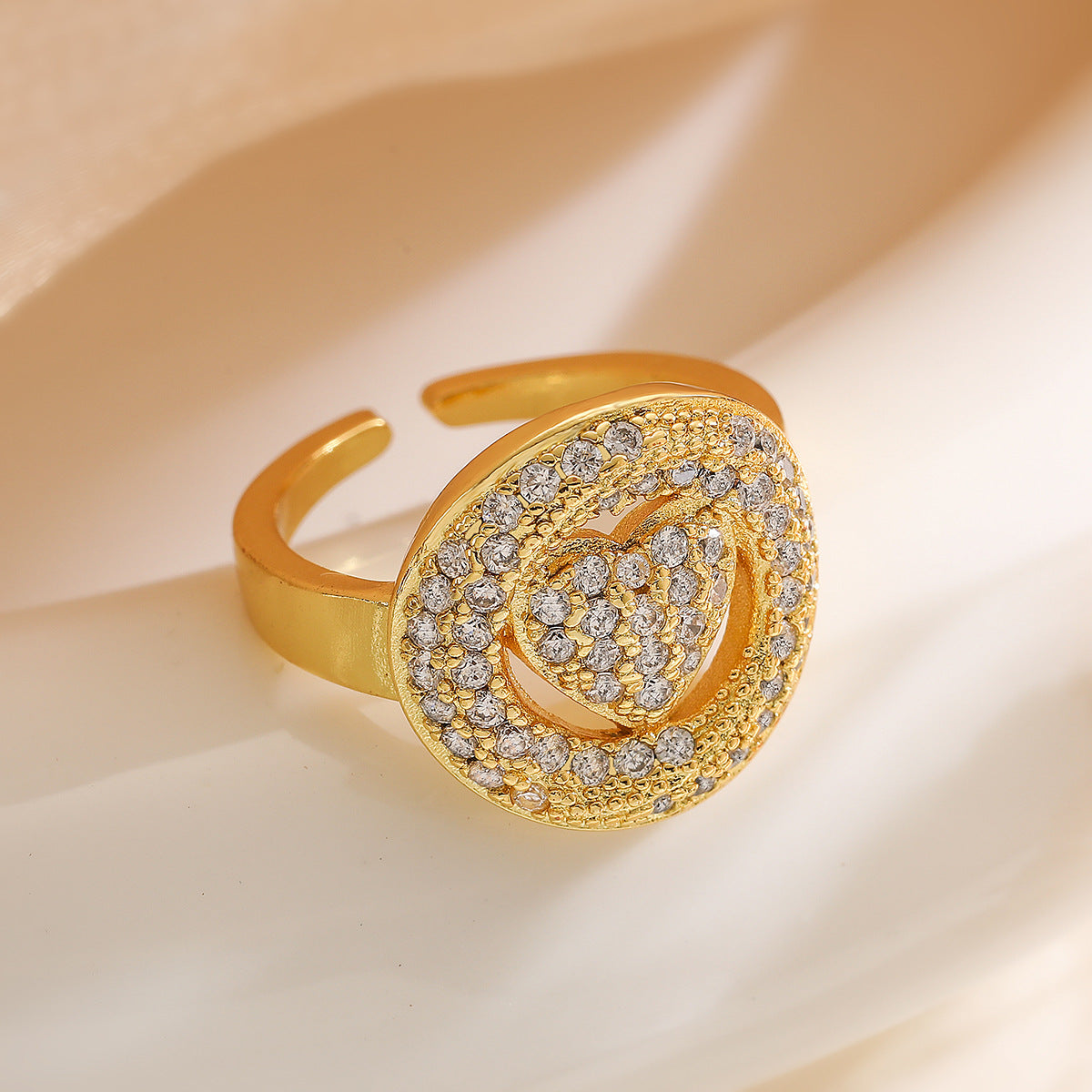 Anello Minimalista a Cuore in Rame con Zirconi Micro-Pavé per Donna