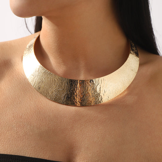 Punk Style Geometric Ring-Shaped Textured Collar Necklace for Women with Electroplated Iron Finish