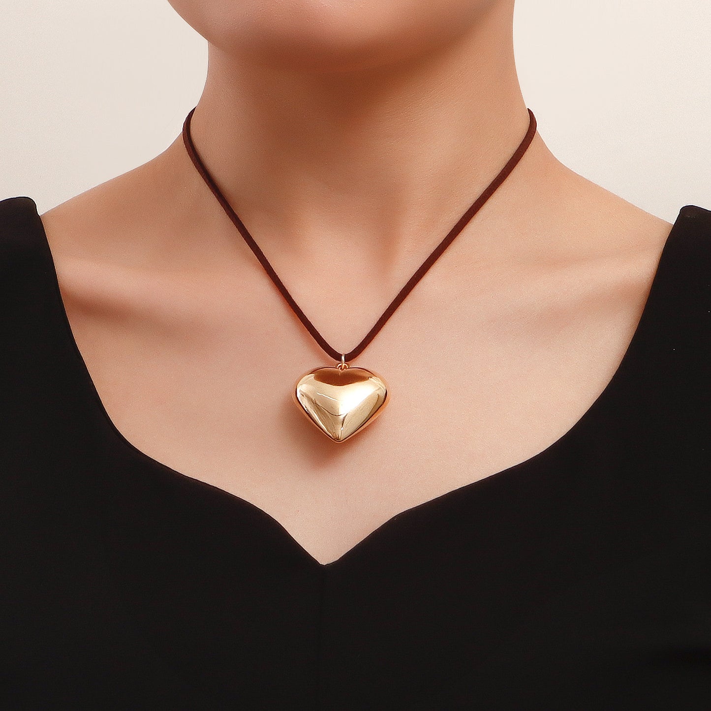 Punk Vintage Heart-Shaped Alloy Choker Necklace with Electroplated Finish for Women