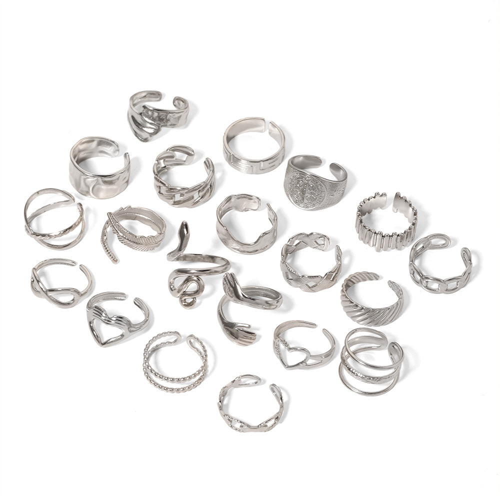 Anello da donna in acciaio inossidabile geometrico a forma di cuore, minimalista, con finitura placcata e design ispirato a una catena