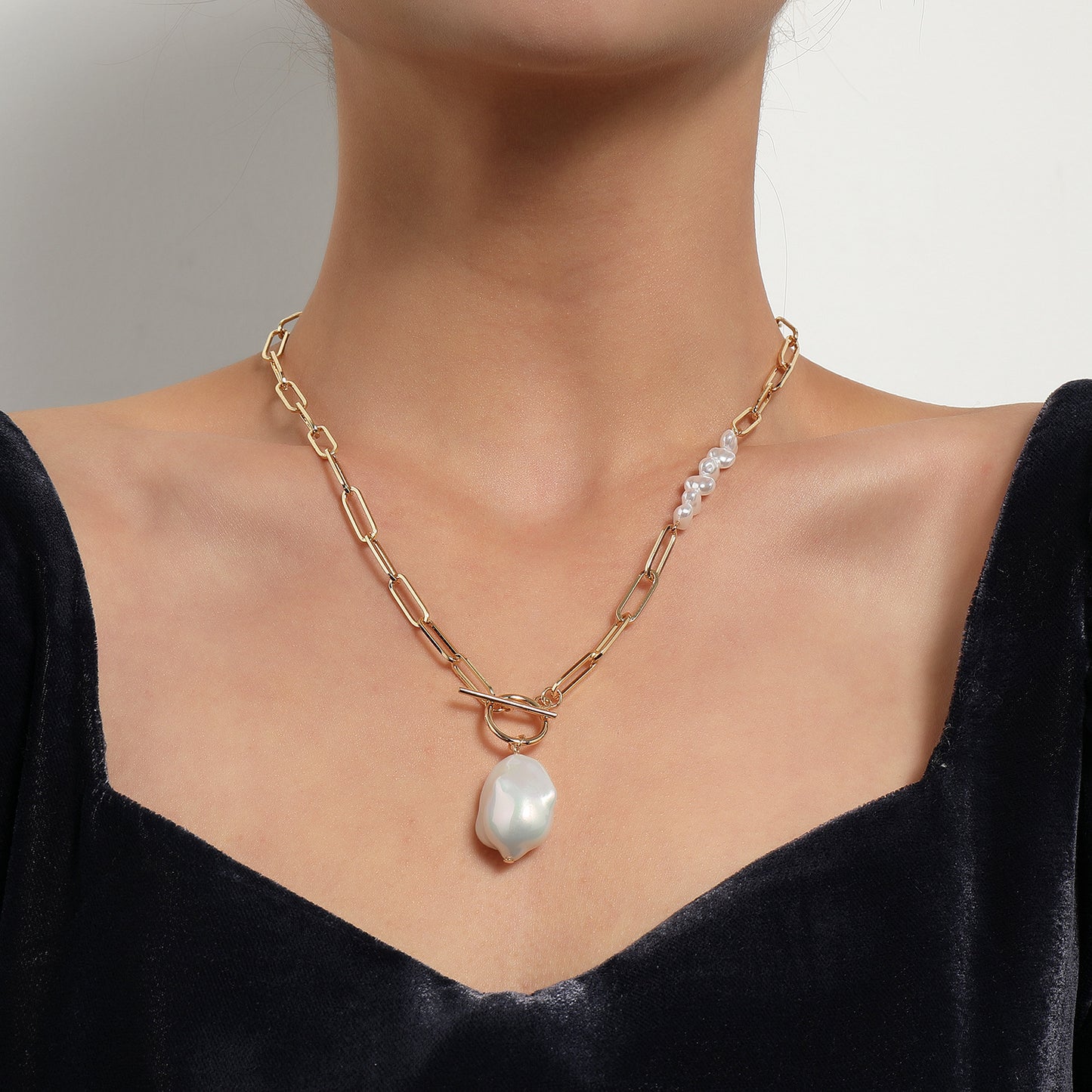 Geometric Circle Asymmetrical Mother of Pearl Pendant Necklace for Women Alloy Curb Chain