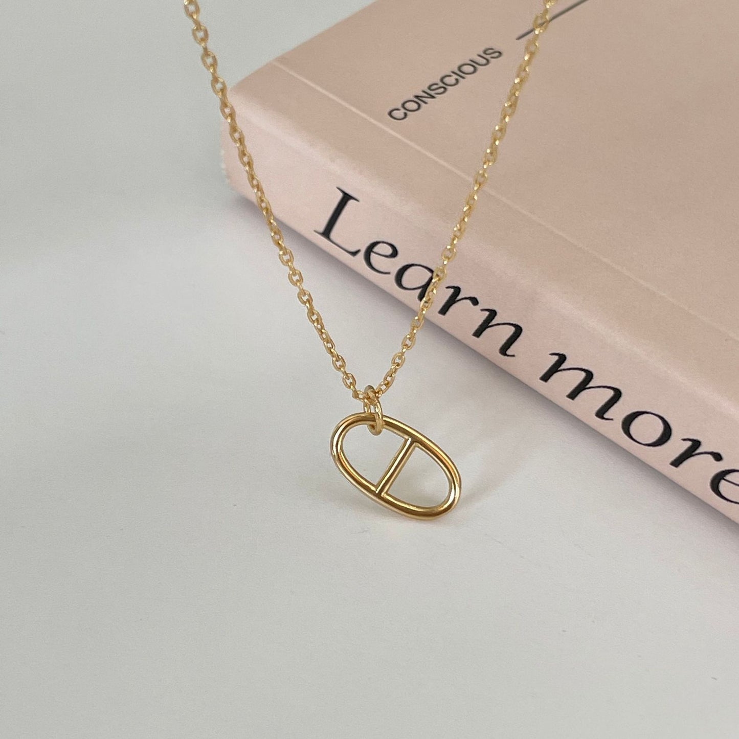 Collana con pendente a forma di muso di maiale geometrico in argento sterling 925 da donna