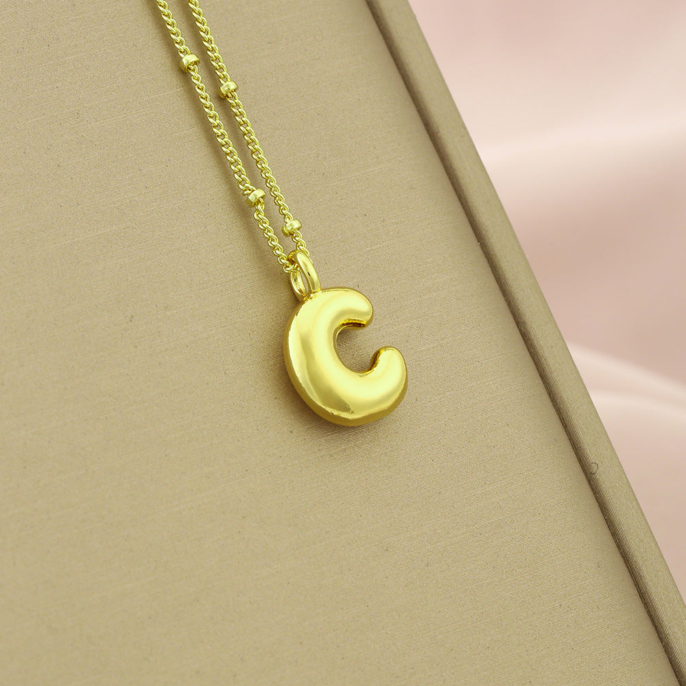 Collar Colgante con Inicial Minimalista para Mujer en Cobre con Acabado Galvanizado Cadena Ajustable para Clavícula