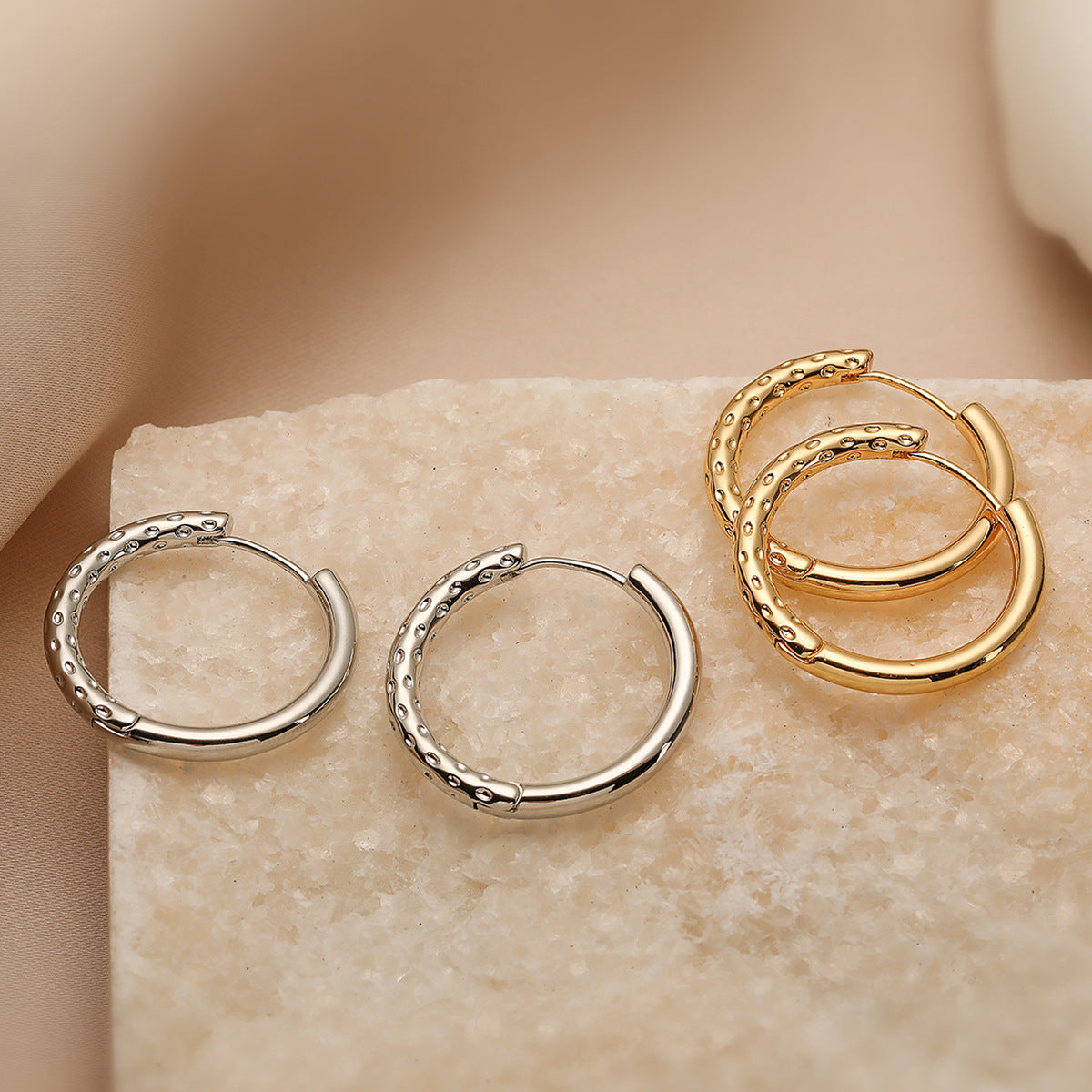 Orecchini a Cerchio Geometrici Minimalisti in Rame Placcati Oro 18K da Donna