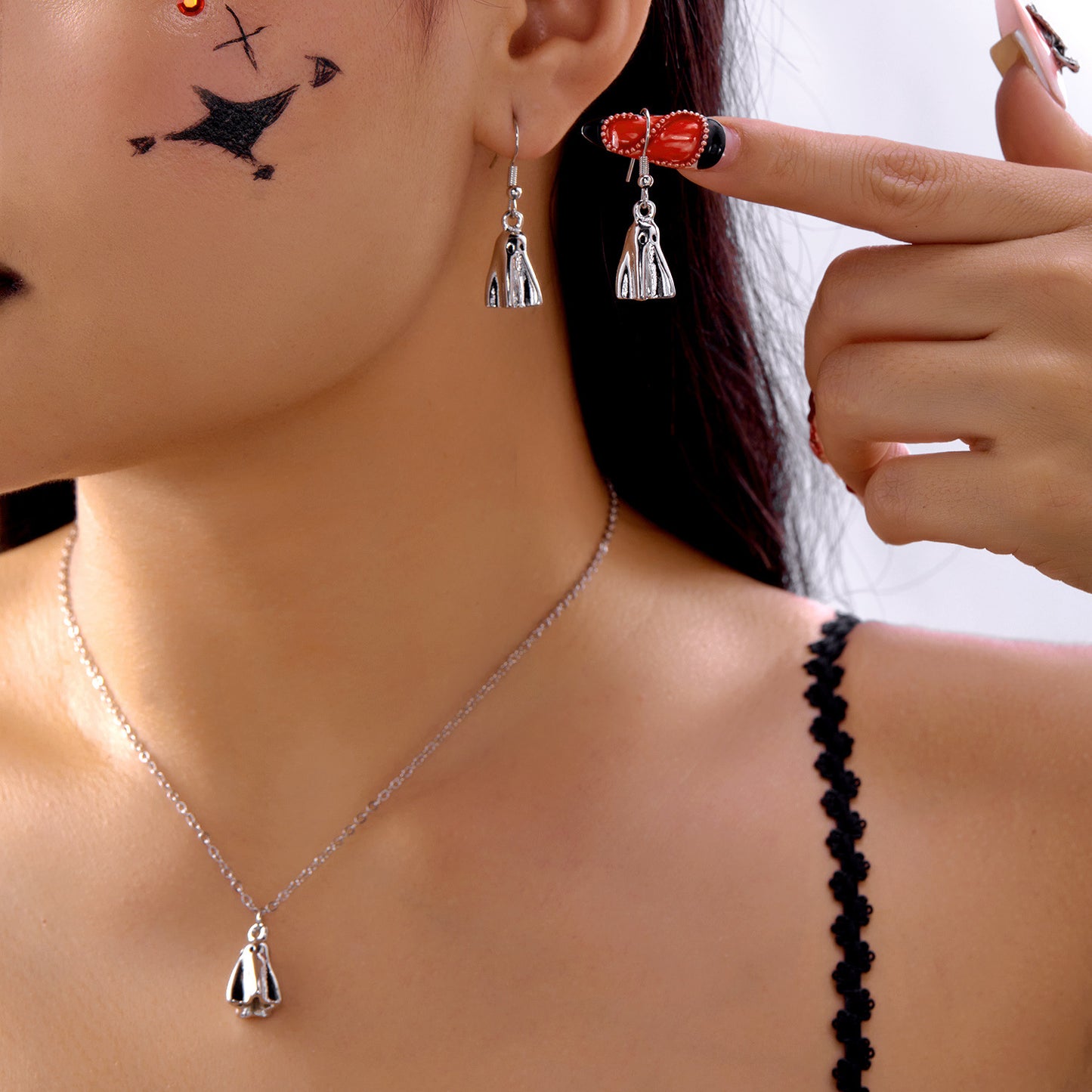 Collar con colgante de fantasma de Halloween para mujer, aleación electrochapada, estilo de dibujos animados y geométrico, versátil y a la moda, cadena para clavícula