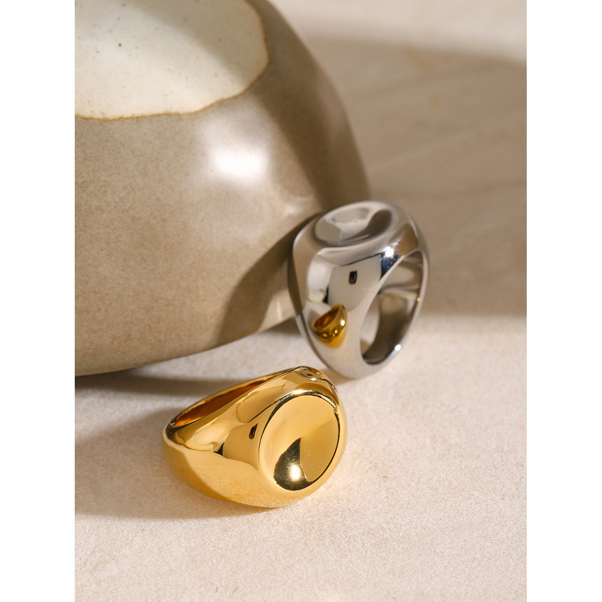 Anello Unico a Spirale Irregolare in Acciaio Inossidabile Placcato Oro 18K per Donna e Uomo