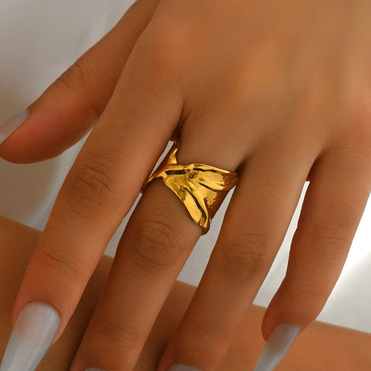 Anillo abierto retorcido geométrico minimalista para mujer en aleación de zinc con acabado chapado