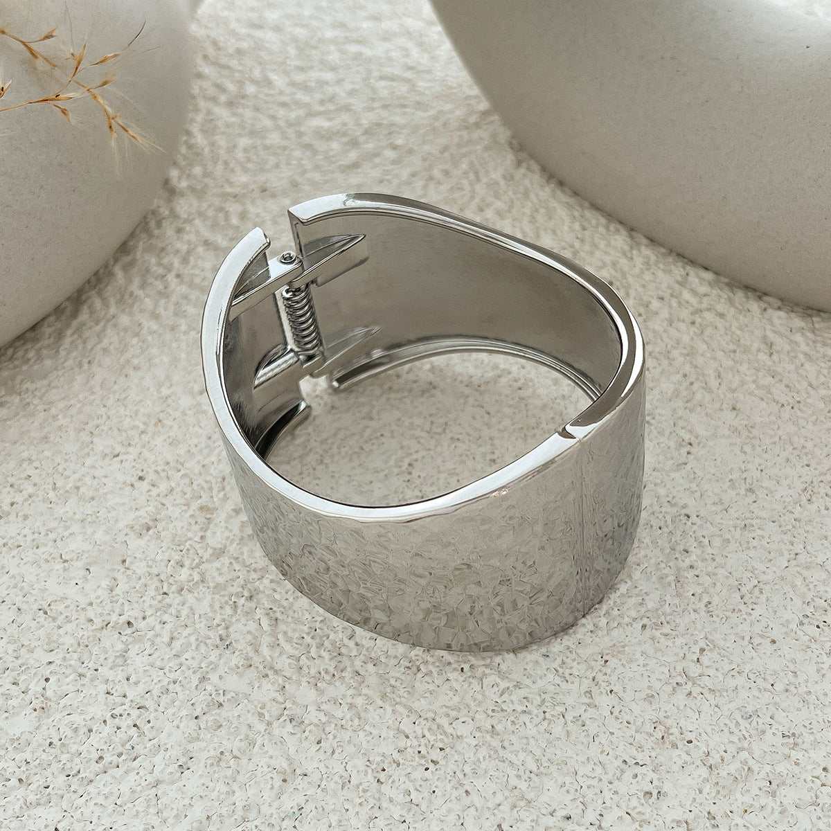 Irregular Oval Plated Alloy Bracelet with Chain Clasp