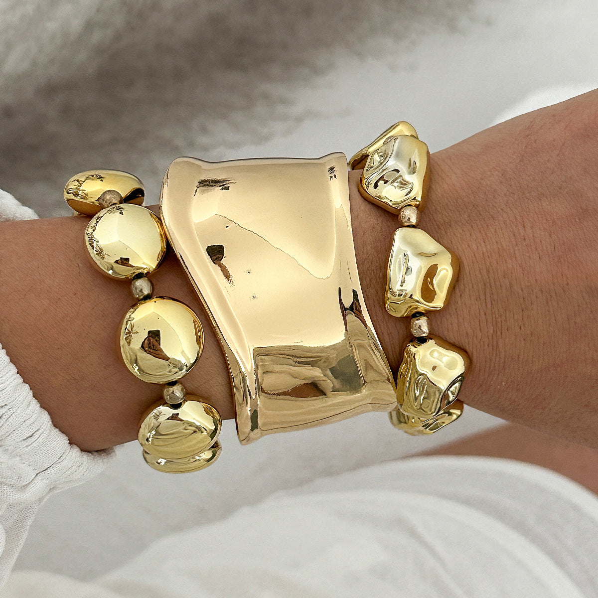 Pulsera barroca asimétrica geométrica de aleación con acabado pulido para mujer