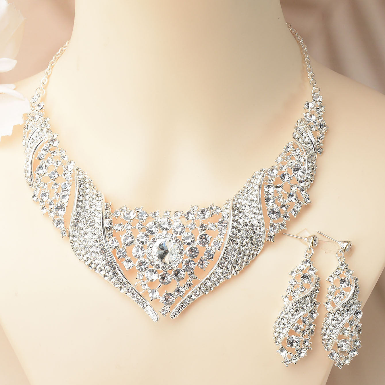 Luxury Sweet Floral Rhinestone Alloy Plated Necklace and Earring Set with Cable Chain for Women