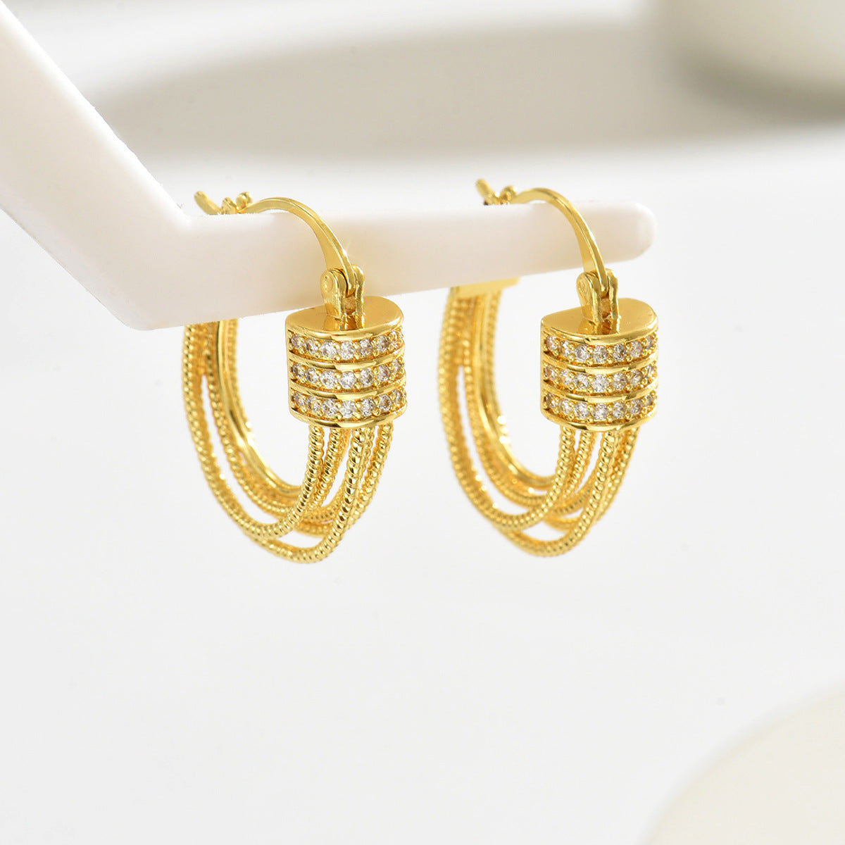 Pendientes de Cobre Geométricos Minimalistas en Forma de U con Incrustaciones de Circones para Mujer