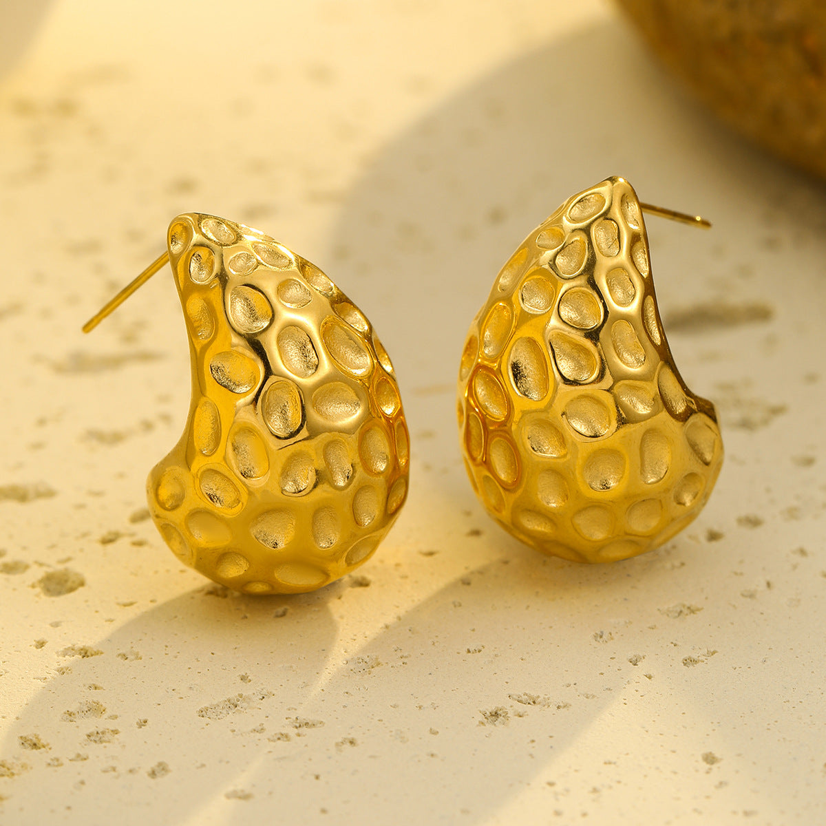 Pendientes de Acero Inoxidable en Forma de Gota Estilo Vintage con Superficie Texturizada para Mujer