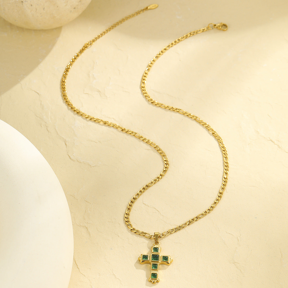 Collana con ciondolo a croce geometrica di moda in acciaio inossidabile placcato oro 18 carati per donna