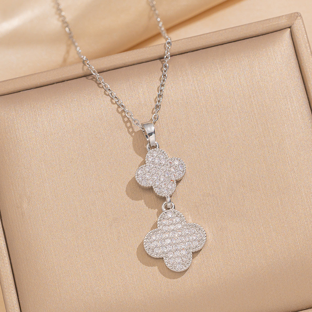 Collana da donna con ciondolo a trifoglio geometrico alla moda in zircone, placcato oro 18K su acciaio inossidabile, con catena a maglie.