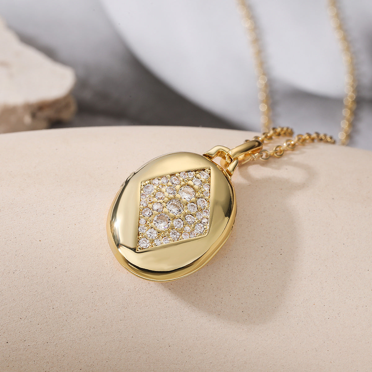 Vintage Minimalist Heart Geometric Brass Gold Plated Cubic Zirconia Photo Locket Pendant Necklace