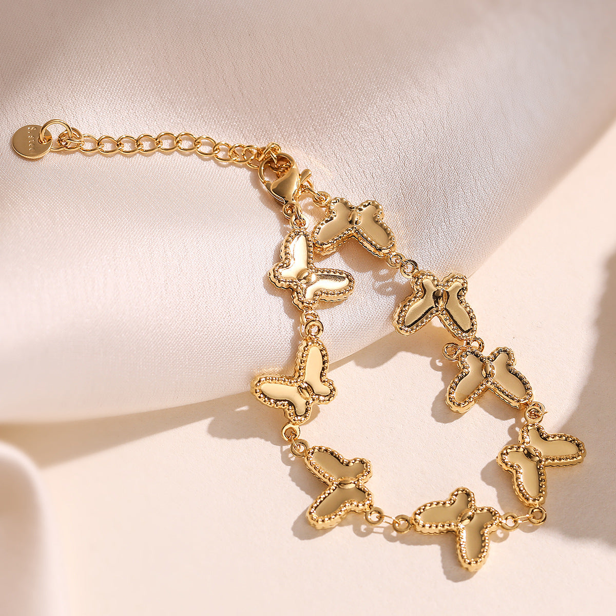 Bracciale a forma di farfalla in acciaio inossidabile placcato oro 18 carati da donna, alla moda e resistente all'ossidazione