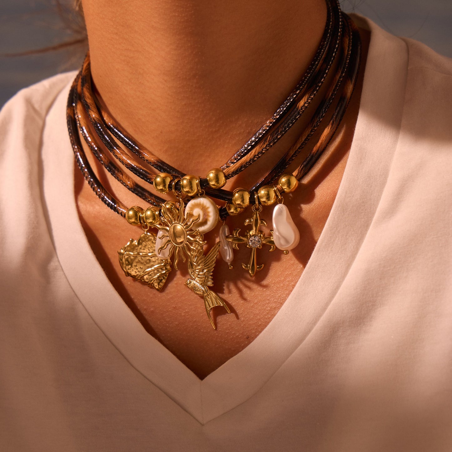 Fashion OL Geometric Leopard Print Leather Necklace with Stainless Steel Sun and Bird Pendant on Electroplated Titanium Steel Clavicle Chain for Women